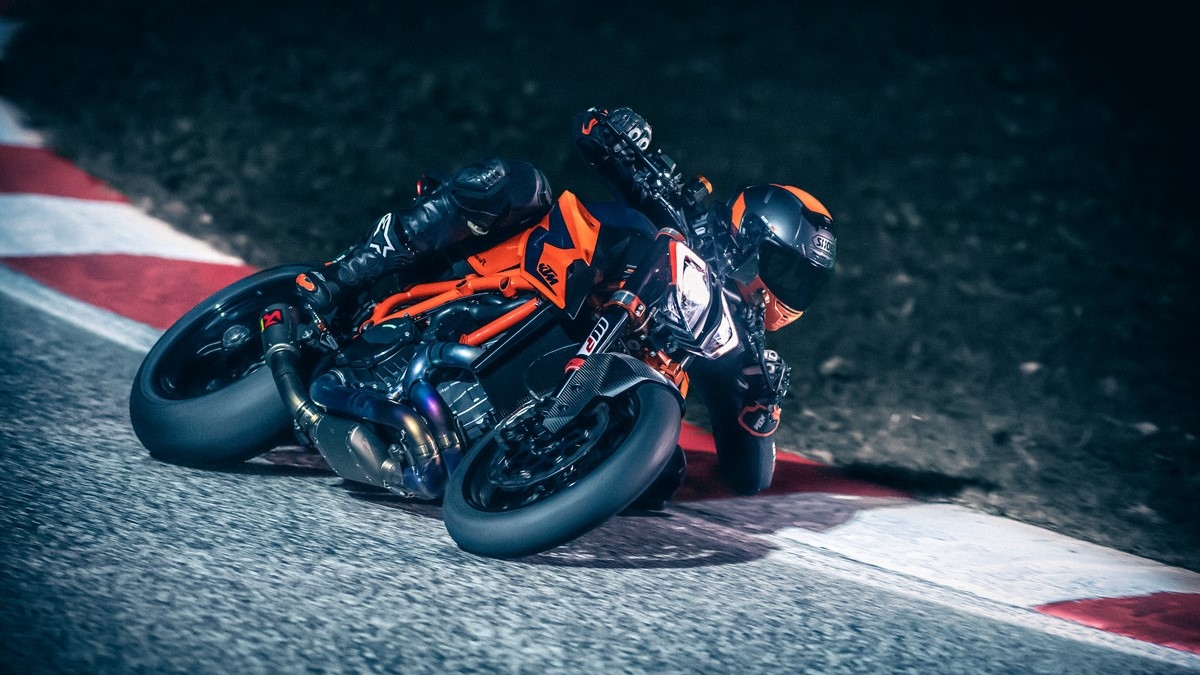 2021 KTM Duke 1290 Super R