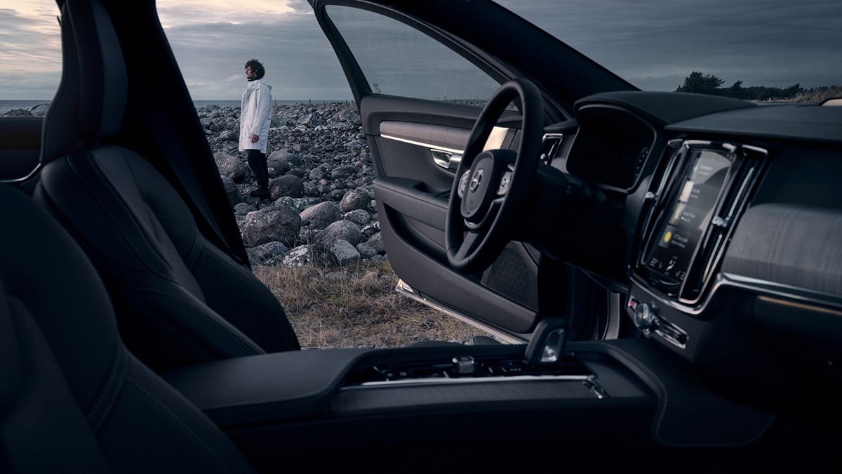 2021 Volvo V90 Cross Country B5 Momentum