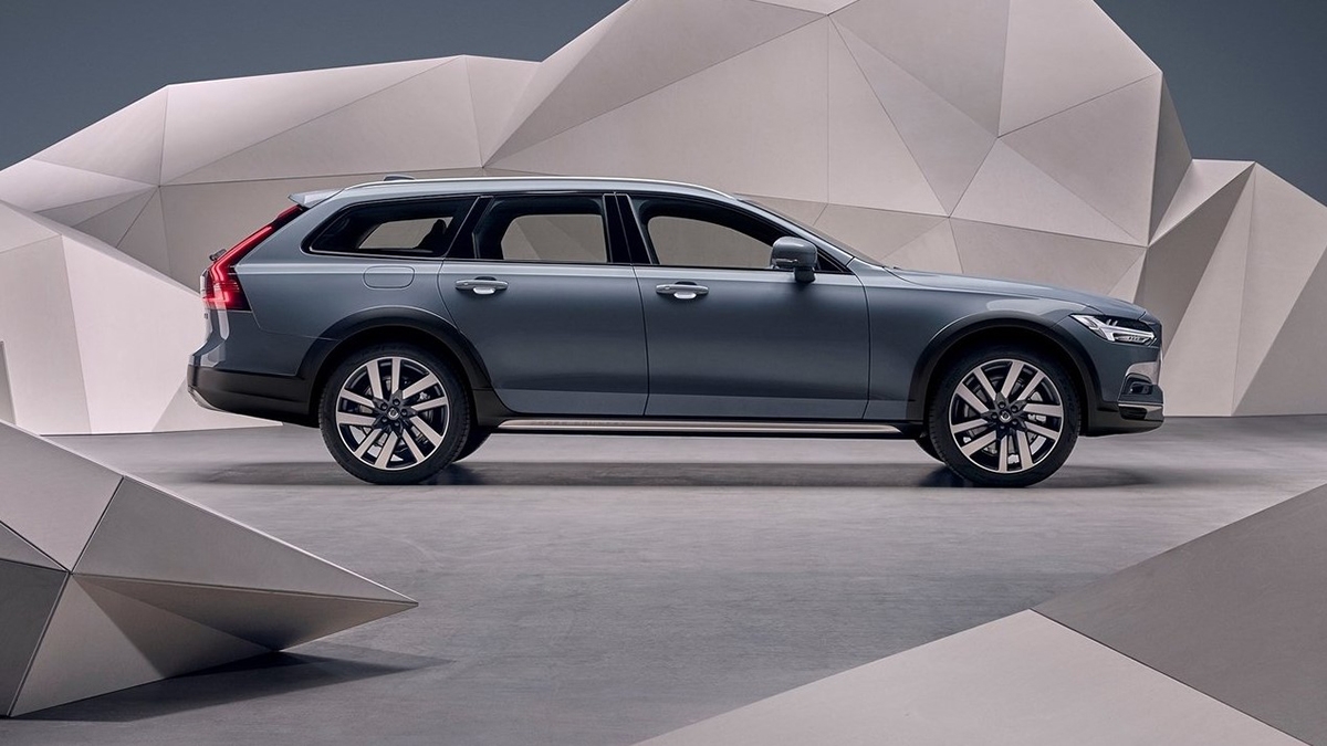 2021 Volvo V90 Cross Country B5 Momentum