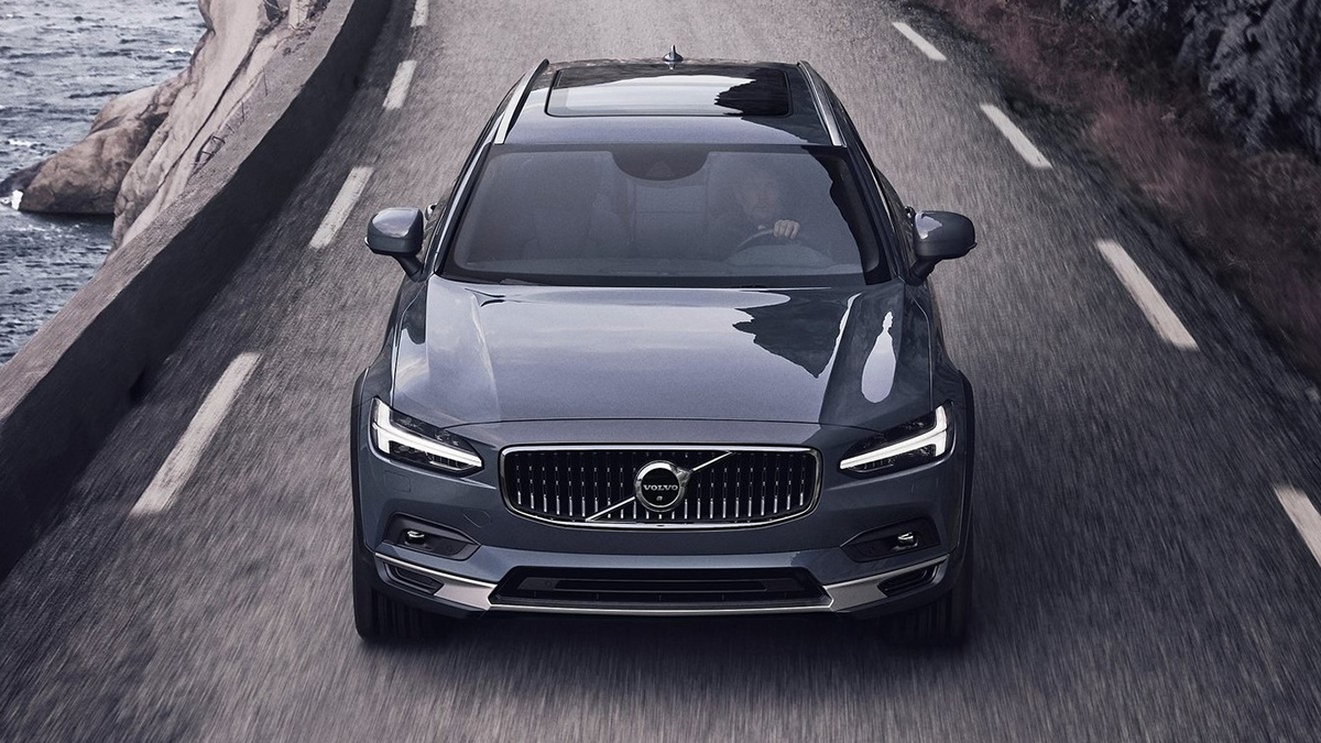 2021 Volvo V90 Cross Country B5 Momentum