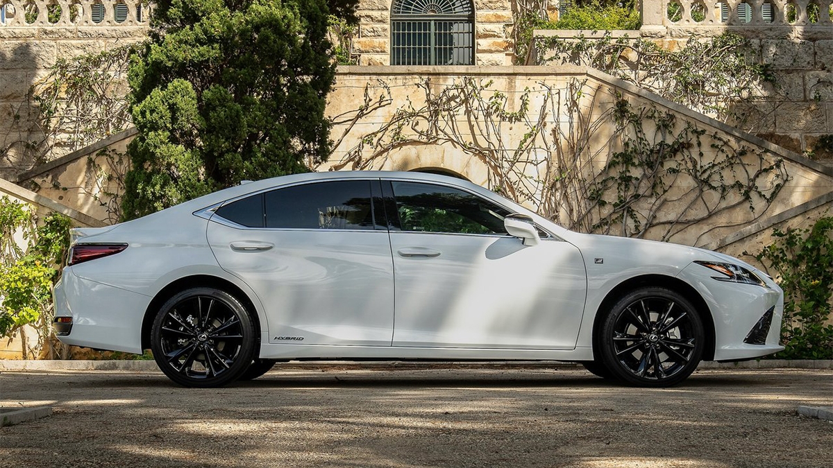 2023 Lexus ES 300h F Sport Design