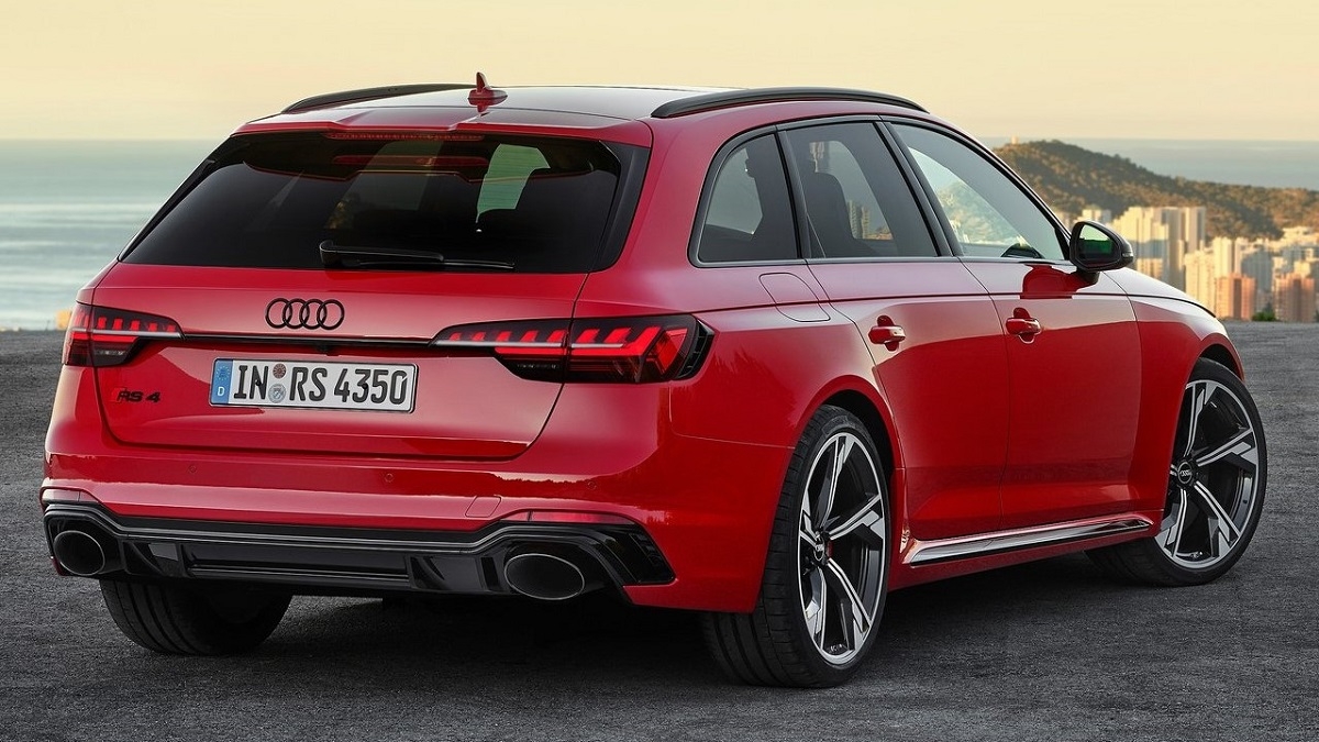 2022 Audi A4 Avant RS4