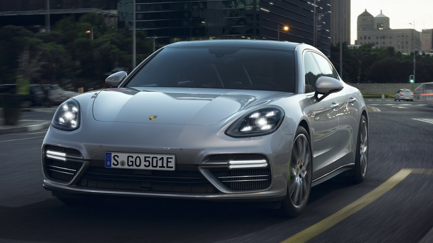 2020 Porsche Panamera Turbo S  E-Hybrid Executive