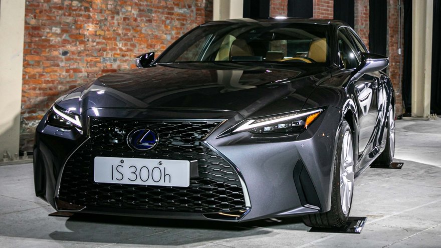 2023 Lexus IS 300h頂級版(天窗)