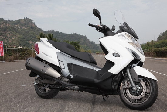 Kymco_MY ROAD_700i