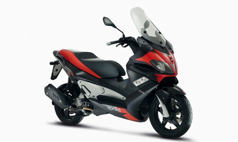 Aprilia_SR Max_300