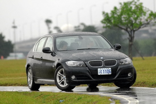 BMW_3-Series Sedan_325i