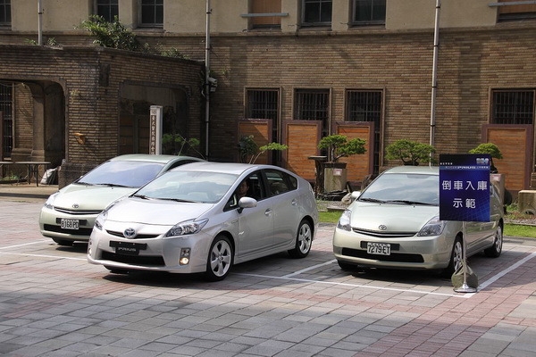 Toyota_Prius_1.8