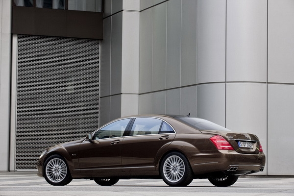 M-Benz_S-Class_S600L