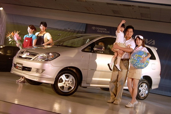 Toyota_Innova_2.7 J