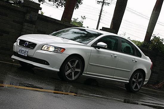 Volvo_S40_D4 R-Design