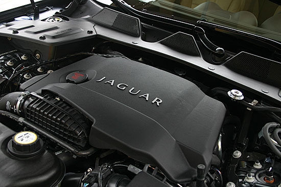 Jaguar_XJ_3.0 SuperV6 L Comforts