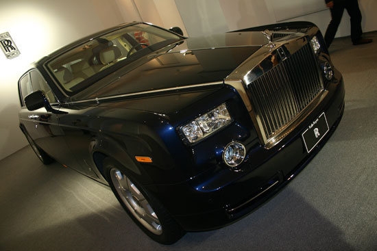 Rolls-Royce_Phantom_6.75 V12 EWB