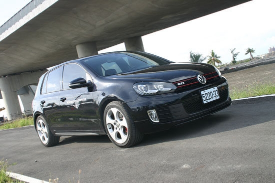 Volkswagen_Golf_GTI