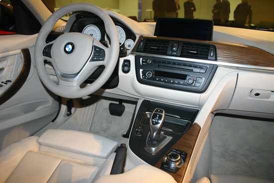 BMW_3-Series Sedan_320d Luxury