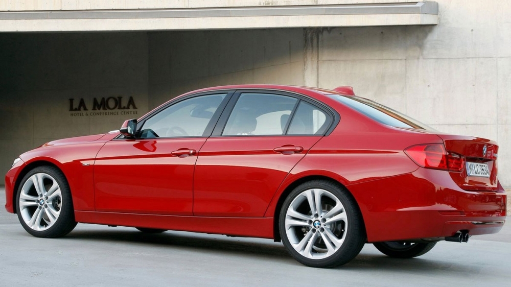 BMW_3-Series Sedan_320i