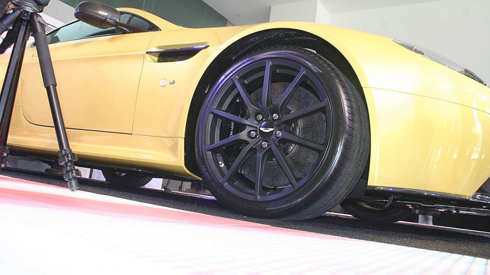 Aston Martin_Vantage_V12 S