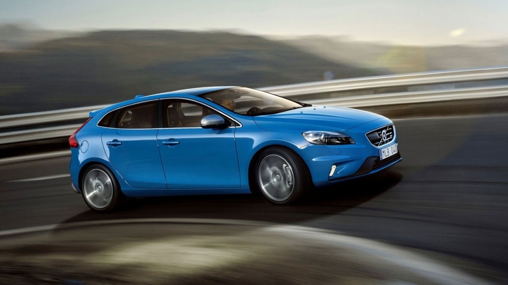 Volvo_V40_D4 R-Design