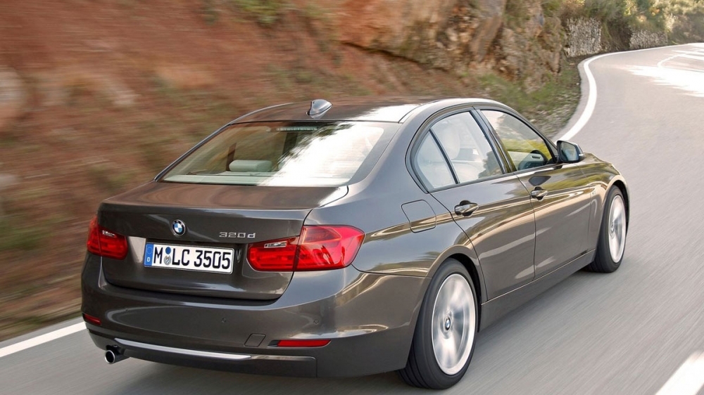 BMW_3-Series Sedan_320d Luxury