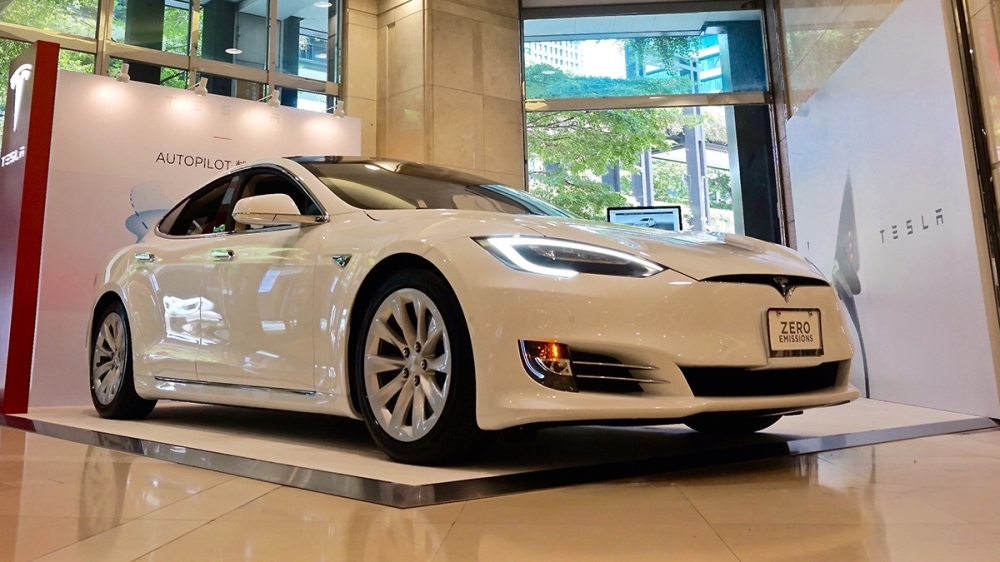 Tesla_Model S_90D