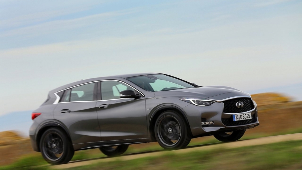 Infiniti_Q30_S 2.0t Sport