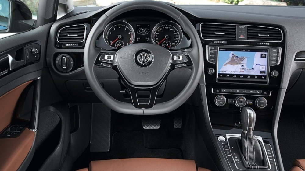 Volkswagen_Golf_280 TSI BMT High Line