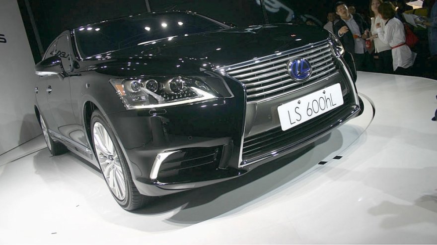 2014 Lexus LS 600hL OTTOMAN